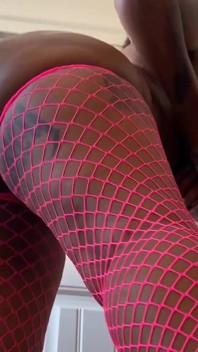 Ébano peituda nua e dança twerk, grande rabo preto, rabo de ébano