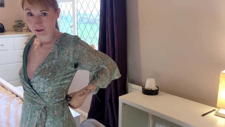 Lily kink: Vecinul Pervers Fute O Curvă Reproducătoare, Dar Ejaculează Pe Picioarele...