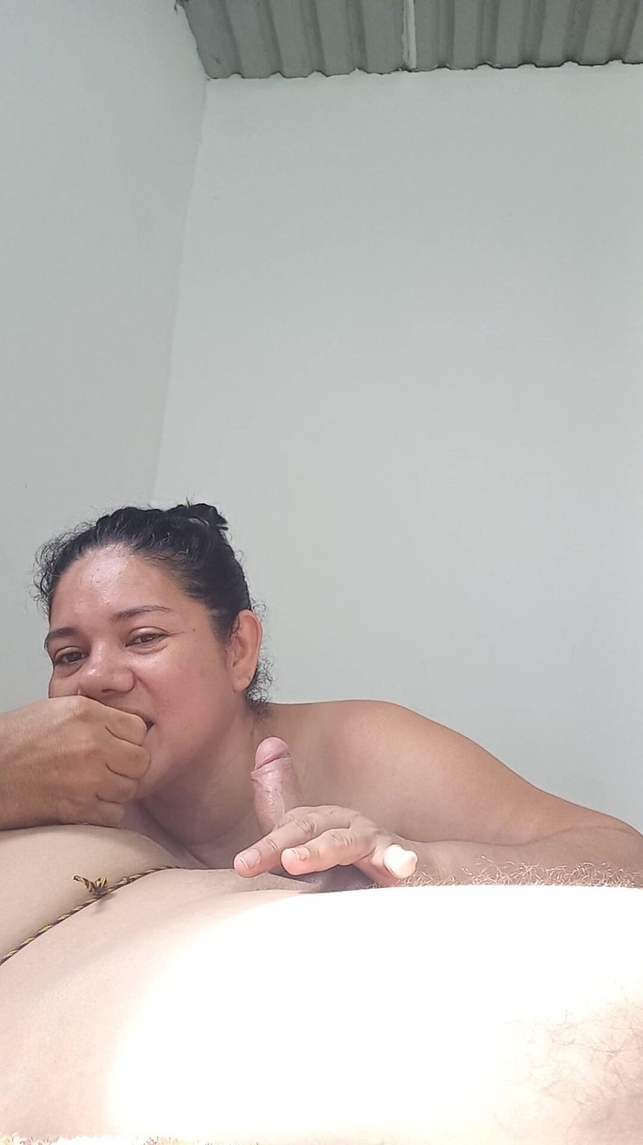 Valkyrieandluigy: Gadis cantik lagi asik nyepong kontol