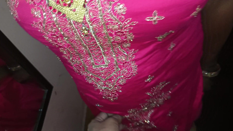 Hot poonam69: Adik ipar membawa abang iparnya dan mencium batangnya