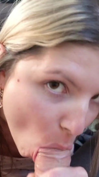 德国童子军 - 继妹吉娜抓到继兄弟撸撸并帮助口交