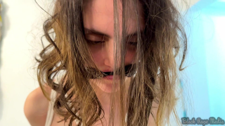 Miriam Slave: Miriam Naked dan Dipengerusikan