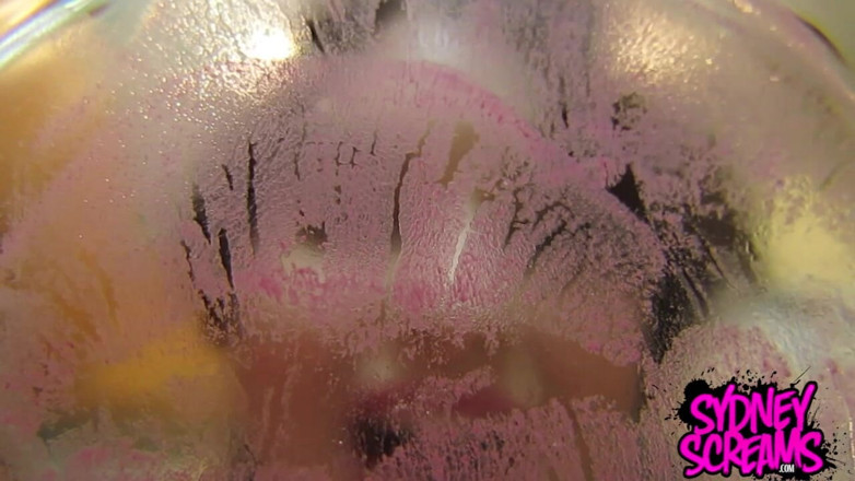 Sydney screams fetish: La studentessa si stuzzica il rossetto- HD