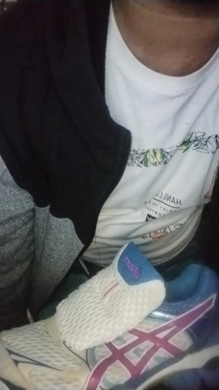 Sneakerfetish_BR: Zmysłowa sesja trampek Asics &amp; Adidas