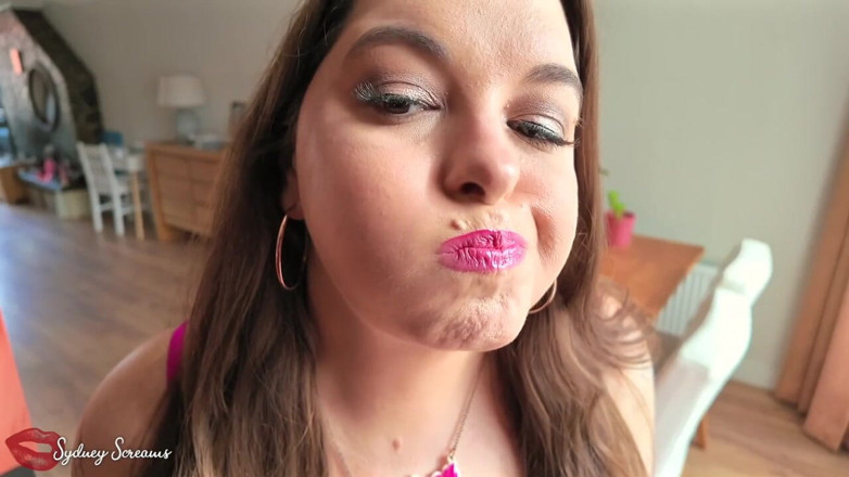 Sydney screams fetish: Puffy Cheeks &amp; Posing