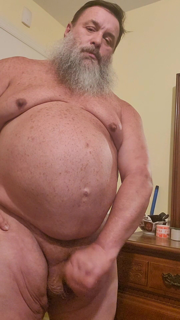 GeneWadexxx: Si Gemuk Ini Lagi Asik Muasin Memeknya Pakai Spema