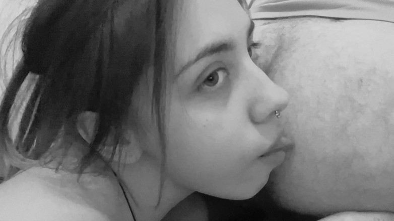 Raxxxbit: 혀로 존나게 빠는 Pornellia 아름다운 후장