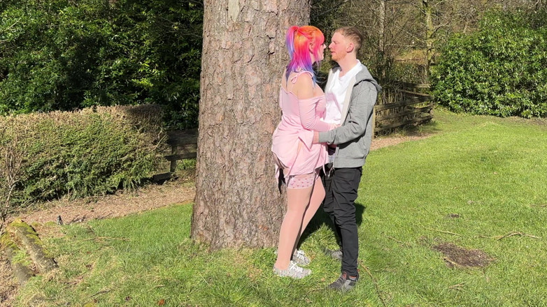 BiMF Couple: Venkovní šukání - děvka elfka je ošukána