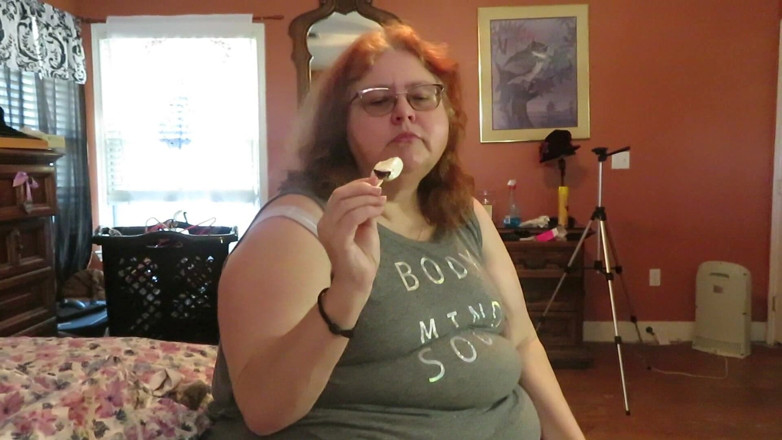 BBW nurse Vicki adventures with friends: BBW nurse Vicki enjoys eatting a chocolate vanilla ice cream...