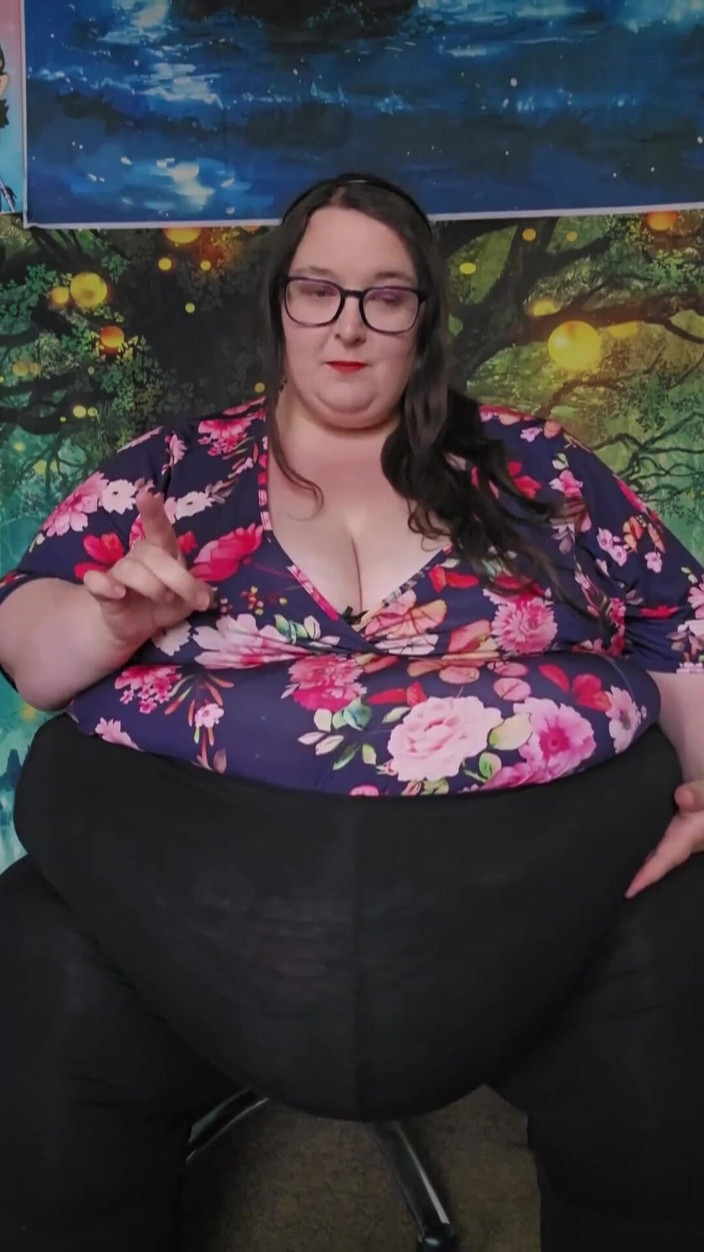 SSBBWLadyBrads: SSBBW August 在结果中称重