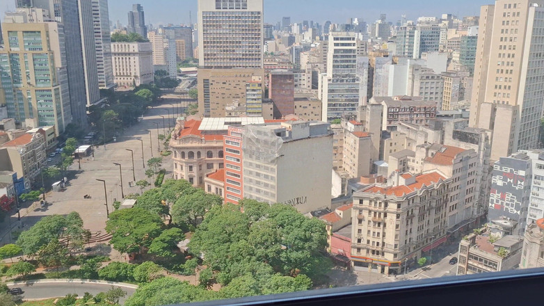 Porcelain Doll: Fată care face sex în fața ferestrei Sky Mirante Sampa în centrul...