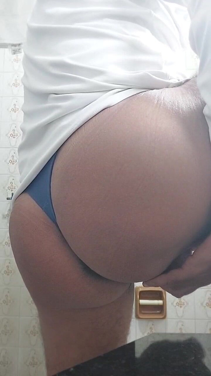 Ladysilvas: Очень шаловливая Ladysilva играет со своей горячей задницей