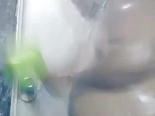 Pinoy Chubby: Typický flipino baculatý táta se koupe a připravuje se do...