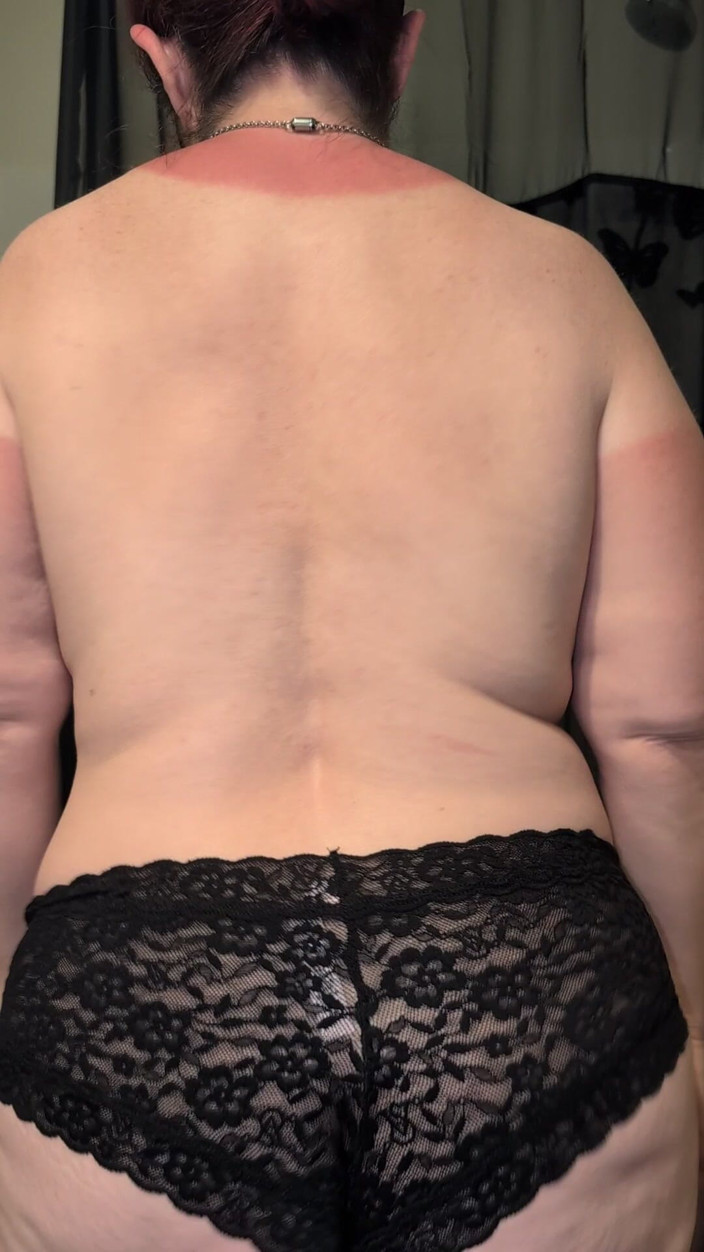 Elianna: Sensuale E Sexy in Mutandine Di Pizzo Nero