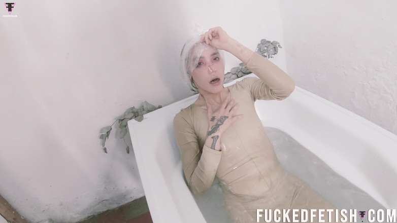 Fucked fetish: Sattira – Beg Terdesak Penuh Dan Tab Mandi Air – Muka lucu