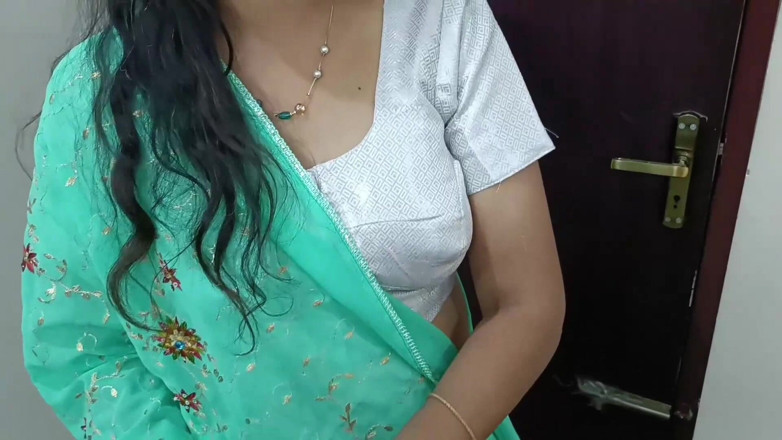 Desisexqueen: Desi vicino bhabhi prima volta tradisce suo marito