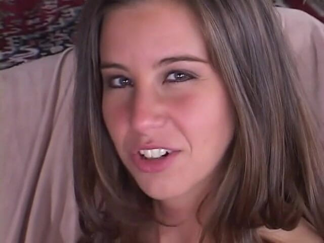 Handjob Cafe: beb Kelly kline apne haathon men viry ko strok karti...