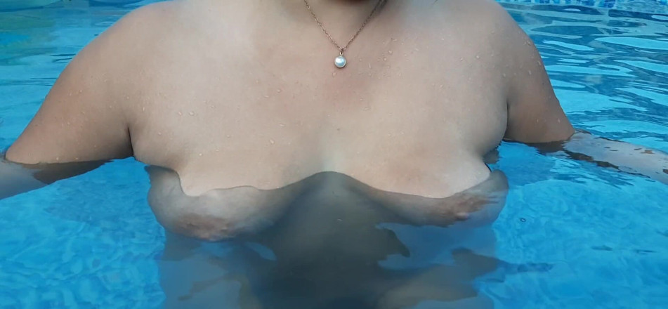 LizAngel: schwimmende möpse