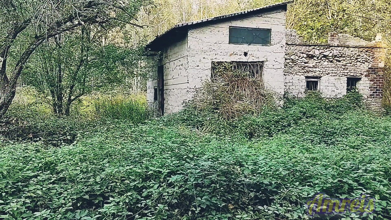 Amreis: Ukázal jeho koule a sperma mocně ve špinavé opuštěné budově