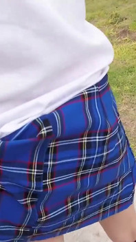 Insegnante sporcacciona - La mia studentessa è sola nel parco e la scopo a casa mia