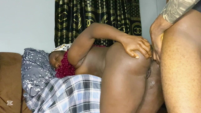 Nastyherrishome: Rakan sebilik saya mahu kedua-dua lubang dikongkek mentah dan dia...