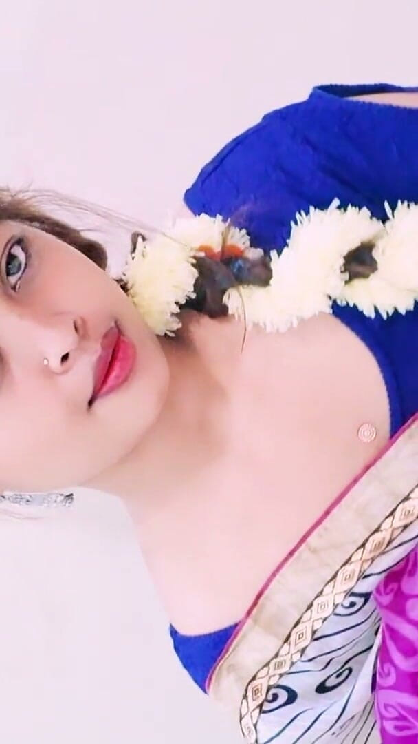 Sweetsex2001: Beautiful Clear Face Desi Girl in Blue Blouse Hot Seductive...