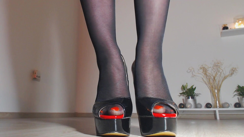 LegsOnHeels: The unique pair of platforms that I like to tease...