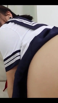 수업 후 엉덩이를 가지고 노는 음란한 소녀