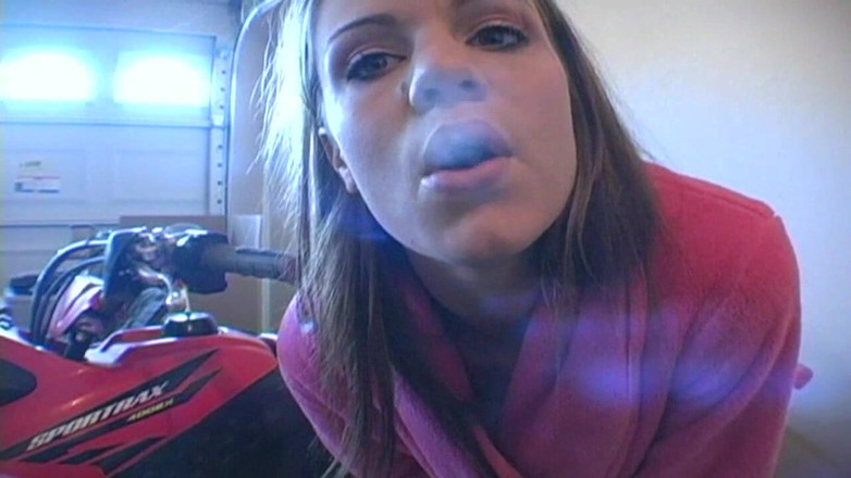 LegalThisWeek: एडिसन रोज धूम्रपान की विशेषता Addison Rose