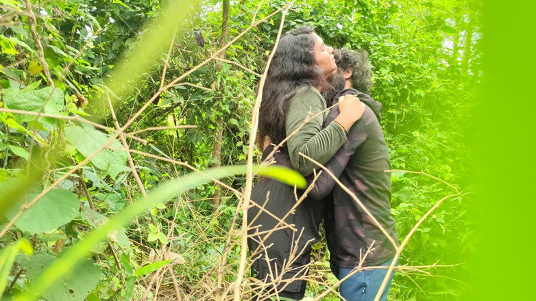 Vaigavarun45: Coppia malese caldo sesso all'aperto nella foresta, sesso all'aperto foresta...