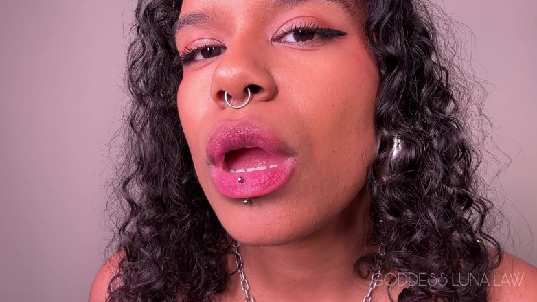 Goddess Luna Law: Perfekte Lippen voll von Gloss - kein Reden