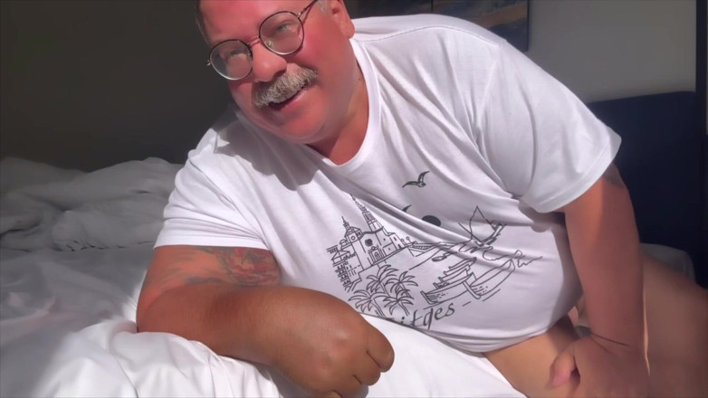Hand-Free-Daddy-Chub: Oudere knappe heer heeft een grote schenking