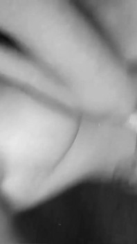 Klasik iki orta yaşlı seksi kadın lebians klasik kanepede oynuyor
