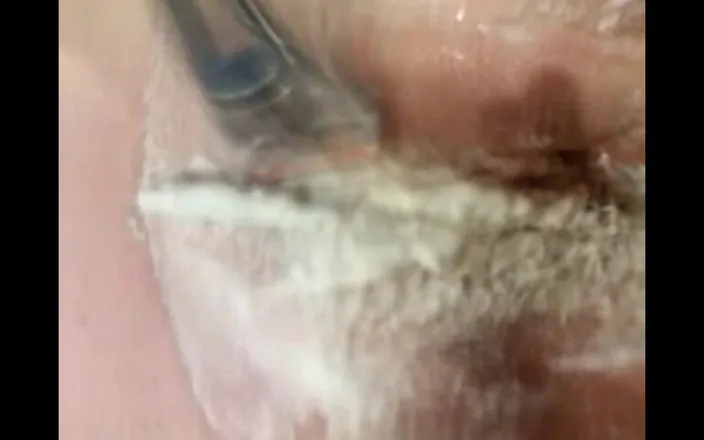 Dogging after dark: Shaving Pussy Smooth