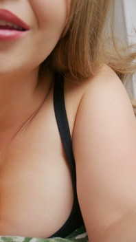 Milf paffuta ti aspetta quando tuo marito non è a casa