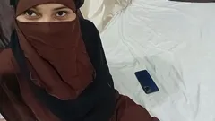 一个漂亮穆斯林女孩的湿润阴户，我以前从未性交过