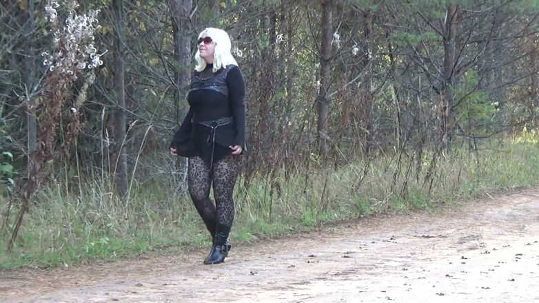 RedRoseRus: Heiße MILF Im Sexy Minikleid
