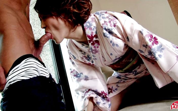 Tgirl Japan: TS Komachi Hanamikoji este futută în cur