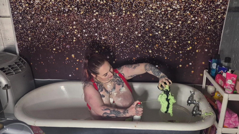 Bambi_beauty1: Cream and Gunge Fun!