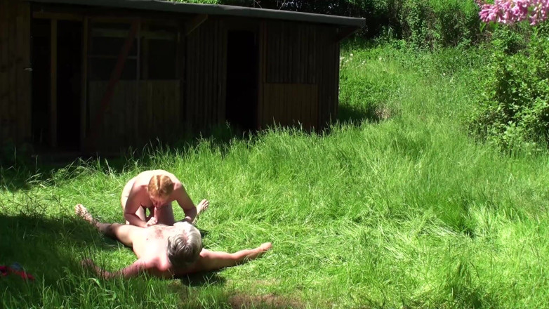 German amateur - 100% German hardcore videos: Persone mature che scopano fuori
