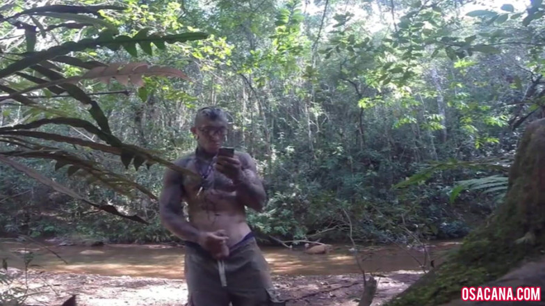 World Gay: Ruční práce ve Waterfall, vyvrcholení z měkkého penisu