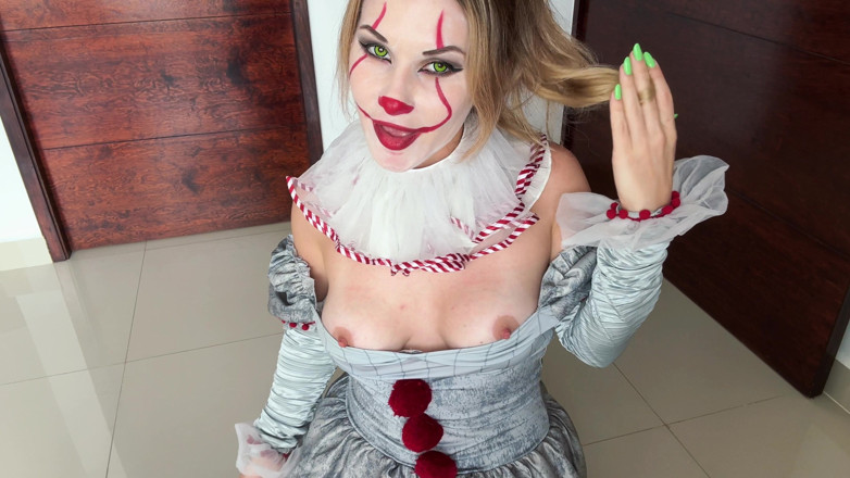 Mrs Peachesxx: Pennywise ti chiede di darle succhiare il tuo cazzo punto...