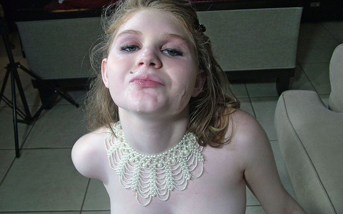NaughtyMidwestGirls: Emersyn - linda del este, pequeña chupapollas