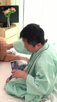 Sex secret cu asistenta mea de la spital - filmat pe un smartphone - partea 2