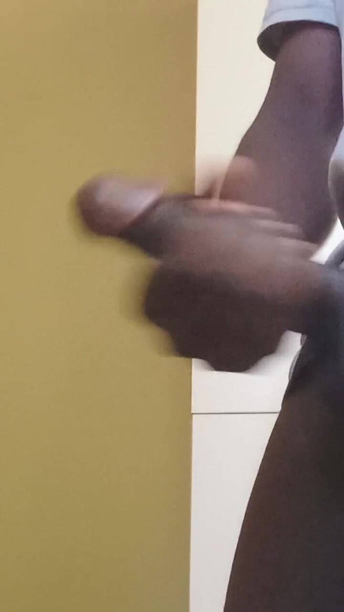 TheeeJonnyBravo: 戴着耳机的警告!!我很喜欢看我的时候