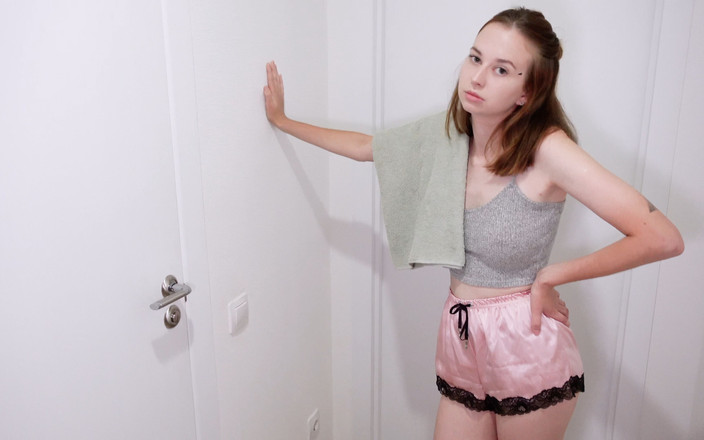 Anna Sibster: 저주하다! 나는 룸메이트 때문에 그것을 삼켜야했다.