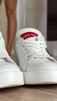 Sepatu kerajinan tanganku me mohon untuk buka baju