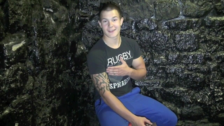 MASCULINE BOYS STUDIO: Sexy msucle boy straight accept to be sucked by gay