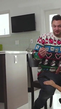 Pouze skutečný porno umělec mohl sát ptáka svého nevlastního otce, aniž by si toho jeho žena všimla