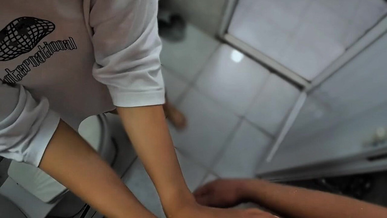 Nadia Nada: Une Marocaine De 18 Ans Baise Dans La Salle De Bain...